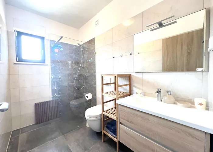 Jasmin With Sea View Apartament *